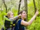 Baby in Rucksack Bild